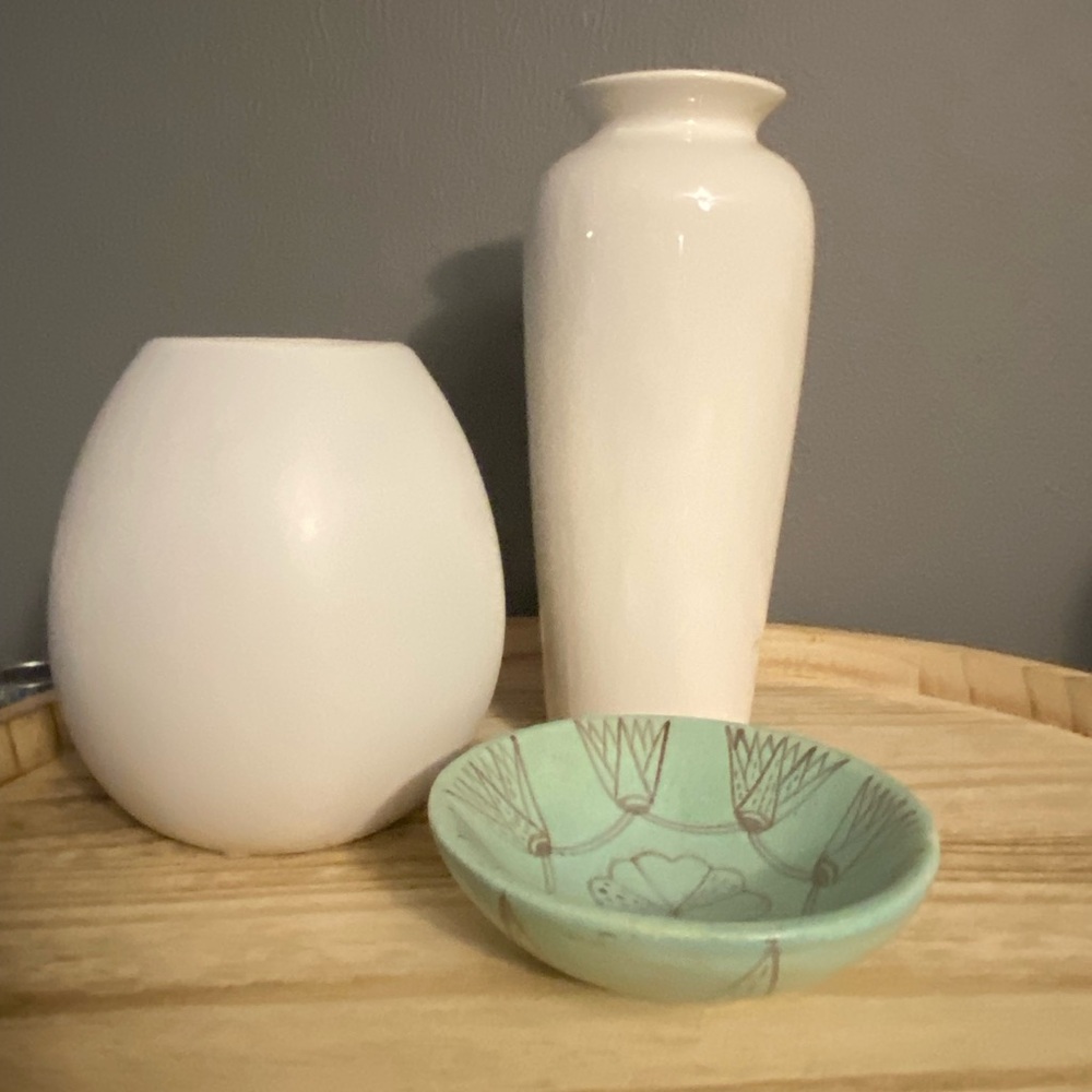 White Ceramic Vase 8” - Picture 7 of 7